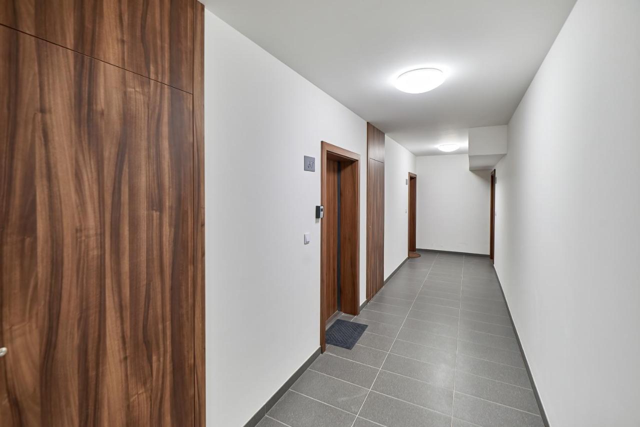 Exclusive Apartments Gwiazdzista With Free Garage Wroclaw By Noclegi Renters Kültér fotó