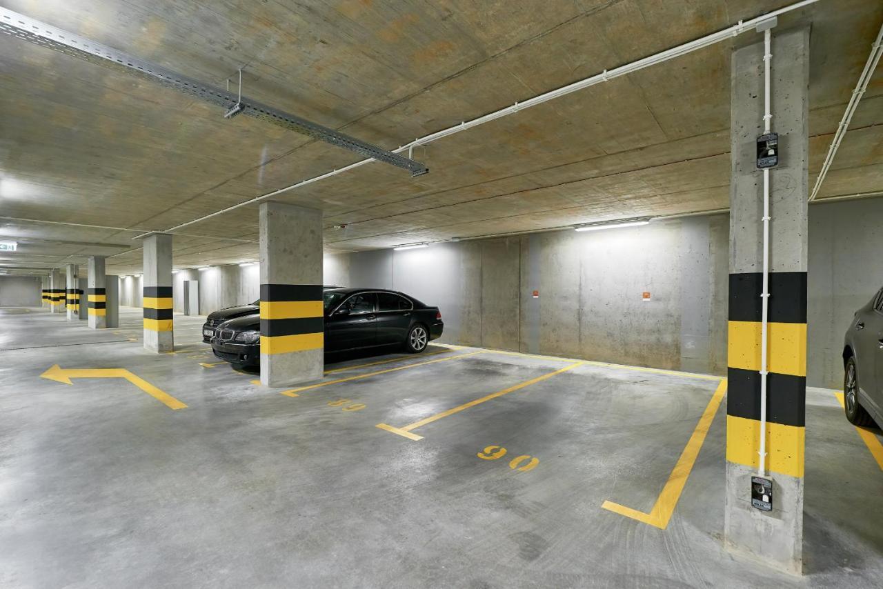 Exclusive Apartments Gwiazdzista With Free Garage Wroclaw By Noclegi Renters Kültér fotó